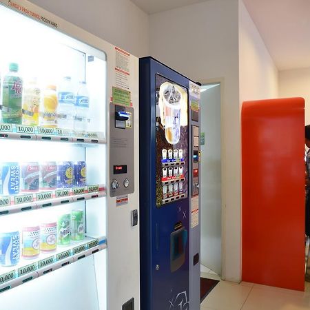 Pop! Hotel Tebet Джакарта Екстериор снимка