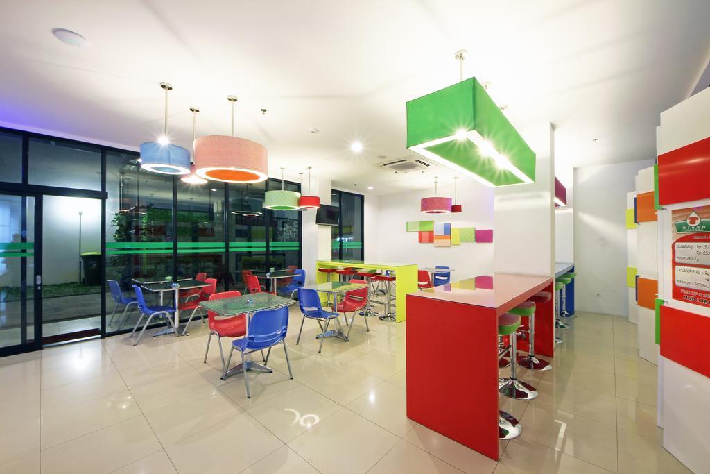 Pop! Hotel Tebet Джакарта Екстериор снимка