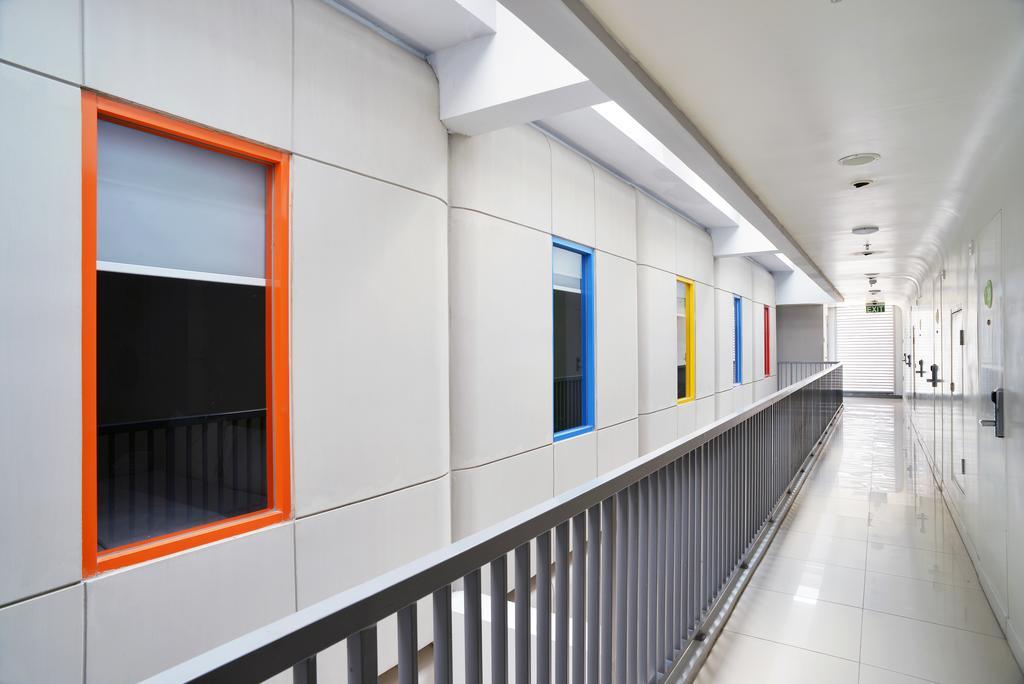 Pop! Hotel Tebet Джакарта Екстериор снимка