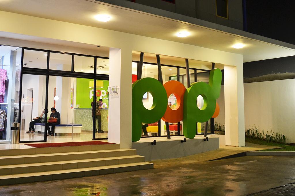 Pop! Hotel Tebet Джакарта Екстериор снимка