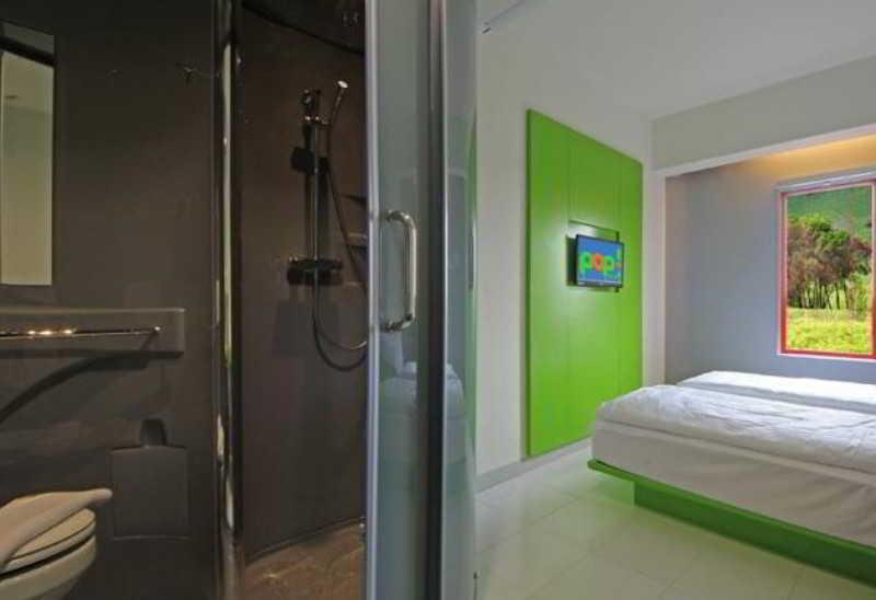 Pop! Hotel Tebet Джакарта Екстериор снимка