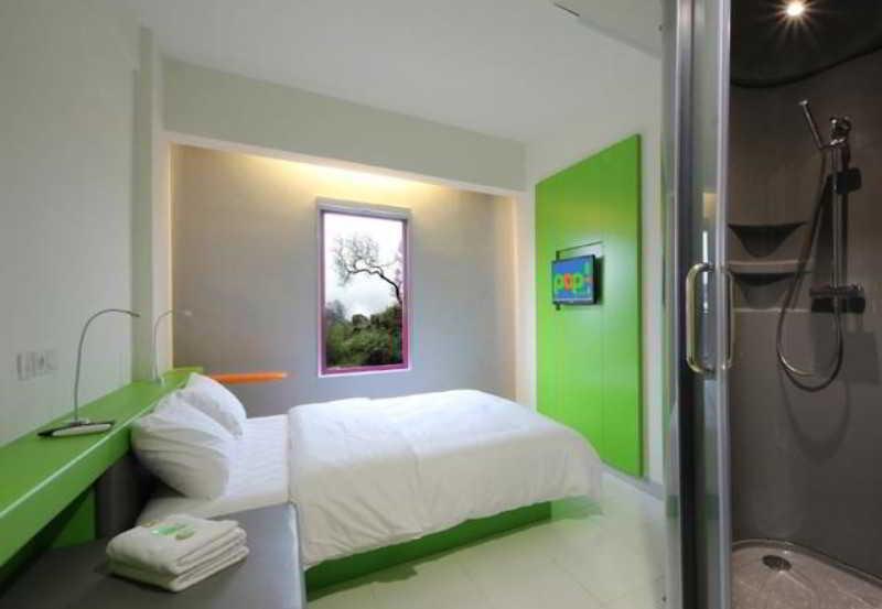 Pop! Hotel Tebet Джакарта Екстериор снимка