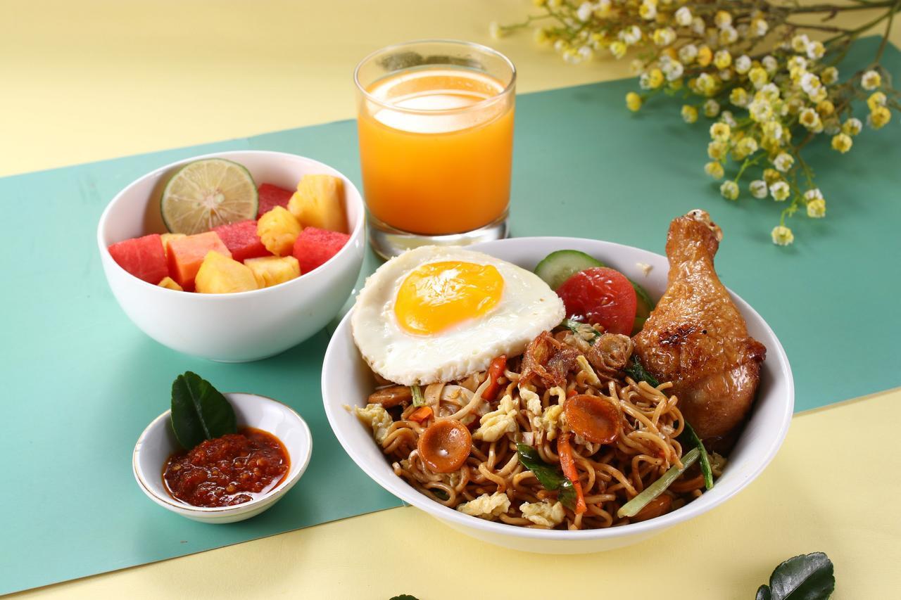 Pop! Hotel Tebet Джакарта Екстериор снимка