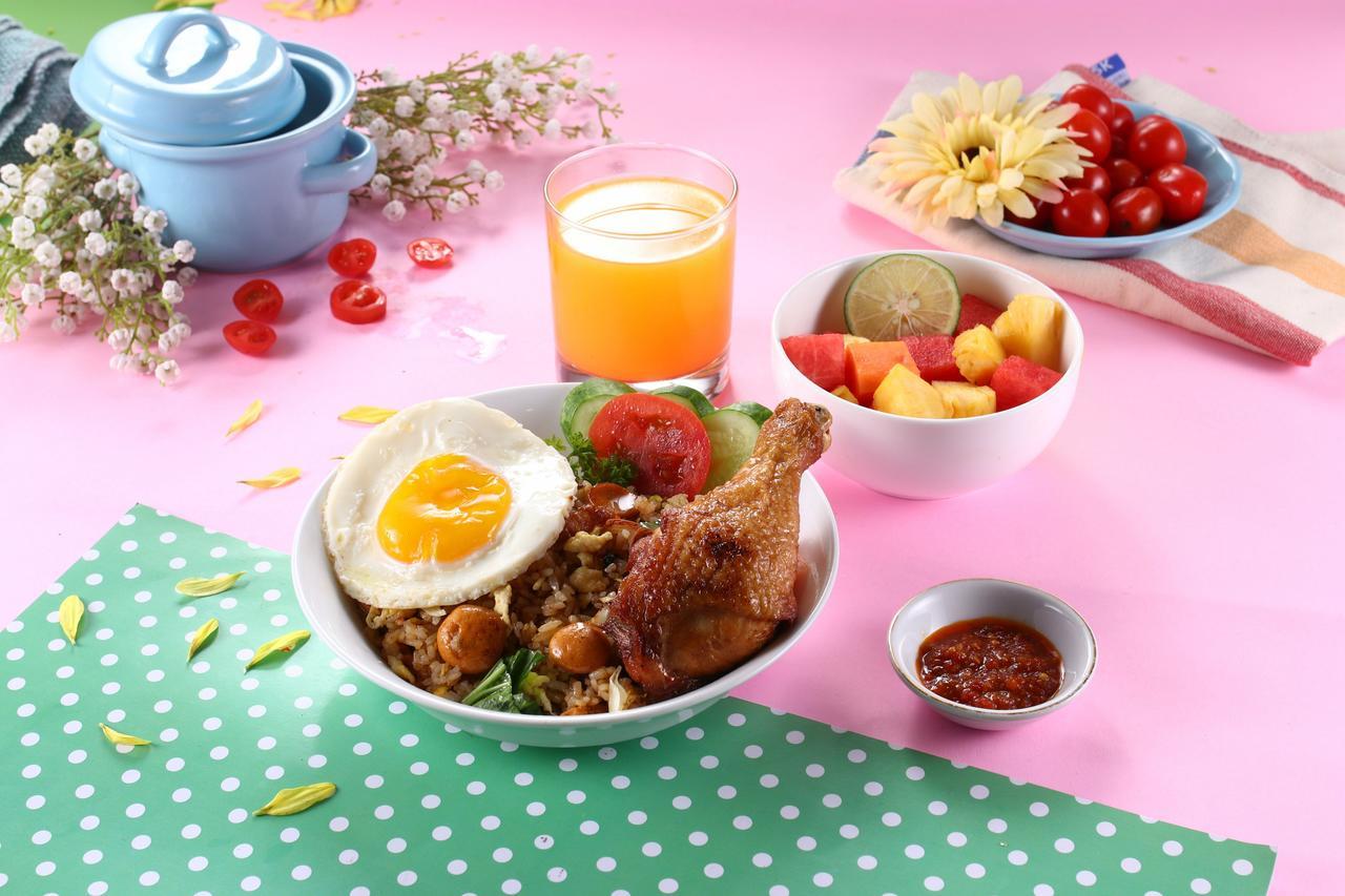 Pop! Hotel Tebet Джакарта Екстериор снимка
