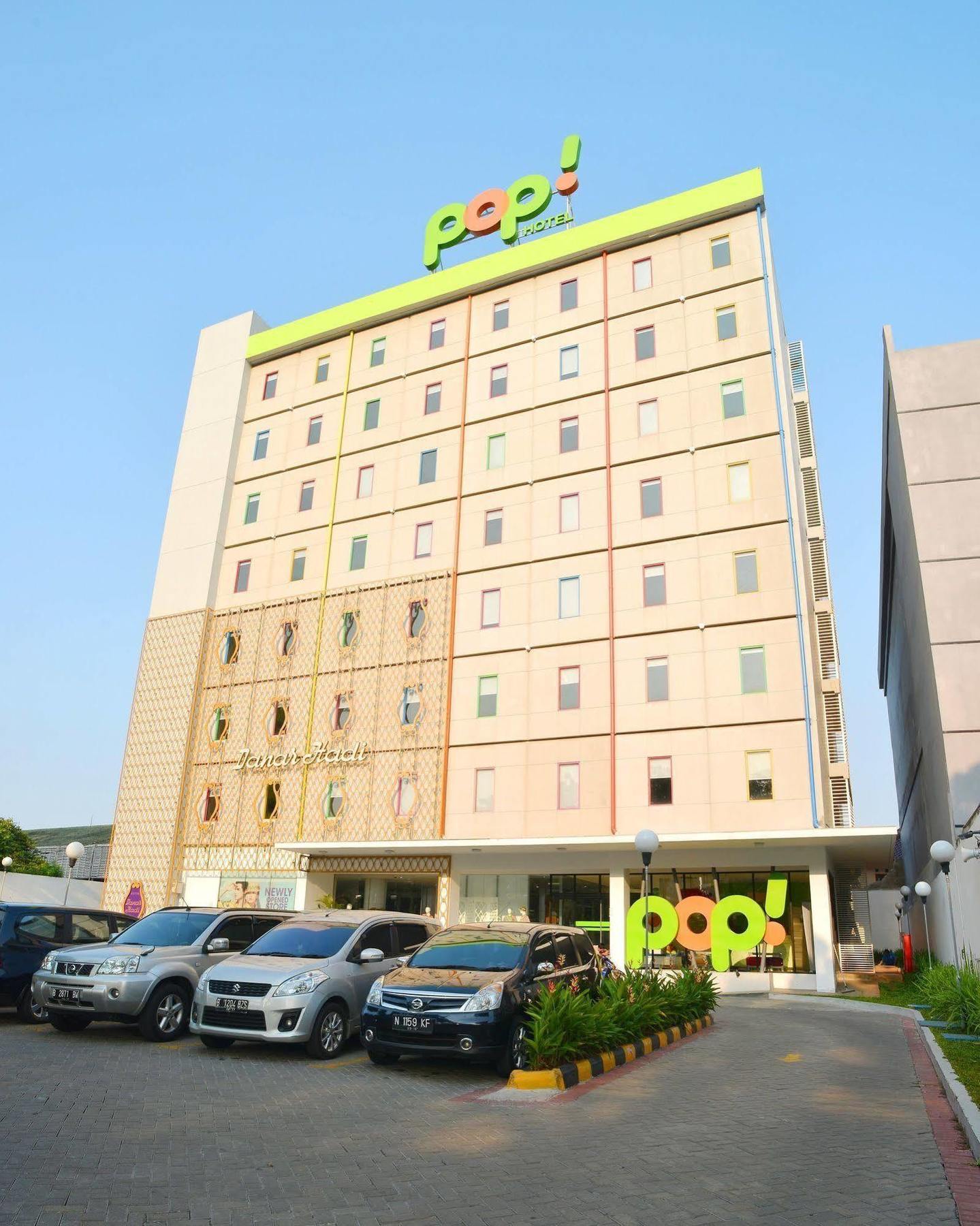 Pop! Hotel Tebet Джакарта Екстериор снимка